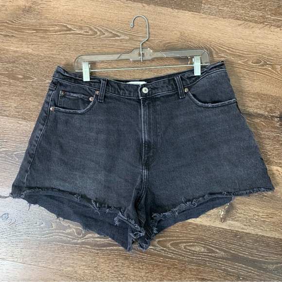 Abercrombie & Fitch Womens black the 90s cutoff relaxed high rise jean shorts 16 - Picture 1 of 5